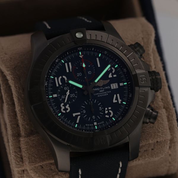 Breitling Super Avenger V13375